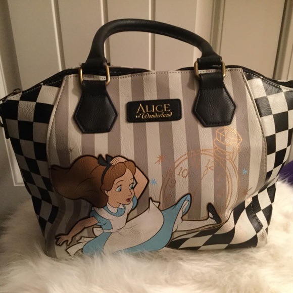 loungefly Handbags - Lounge fly purse 👜 aAlice in wonderland